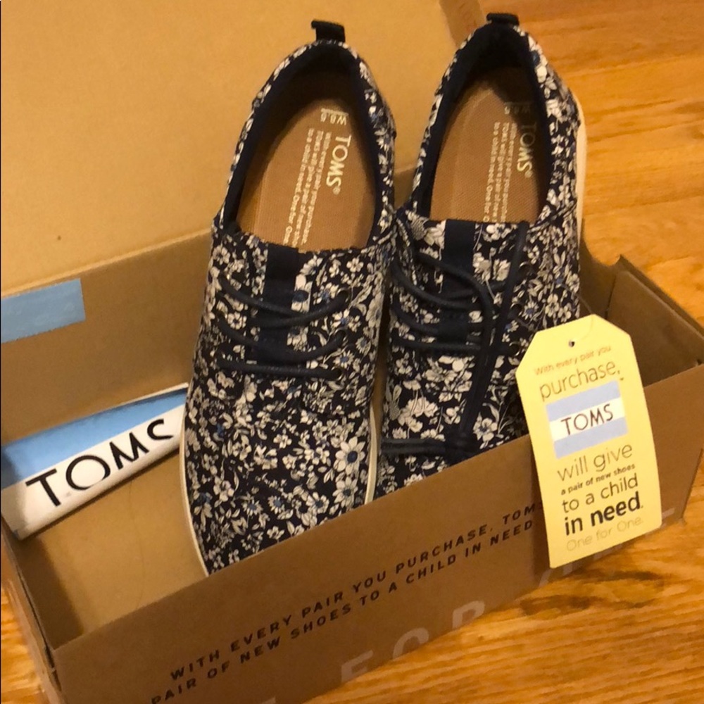 Brand new with tags Navy Floral Toms Sneakers